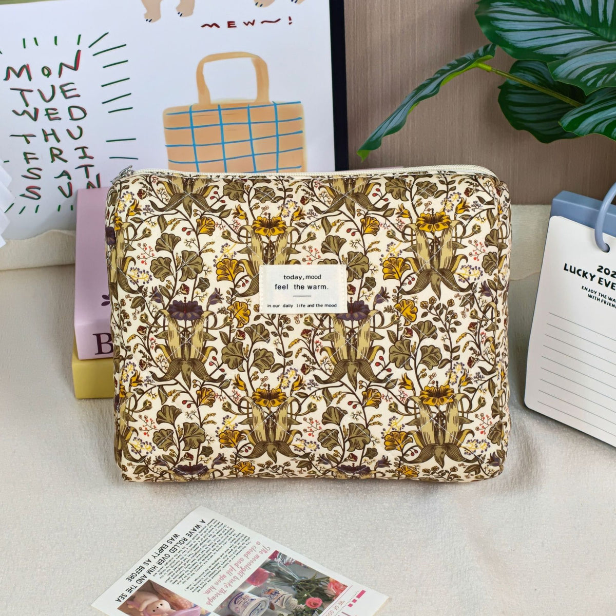 Portable Polyester Wash Retro Style Brush Makeup Bag
