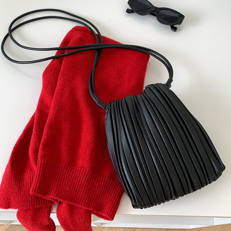 Women's Pleated Korean Niche Design Mobile Magnetic Women's Messenger Bag
