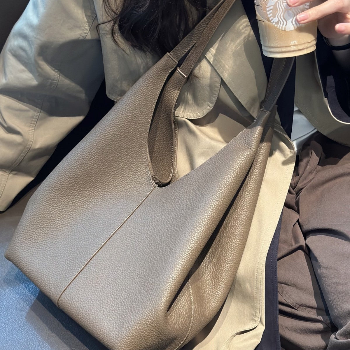 Women's Simple Commute First Layer Cowhide Large Women's Shoulder Bag