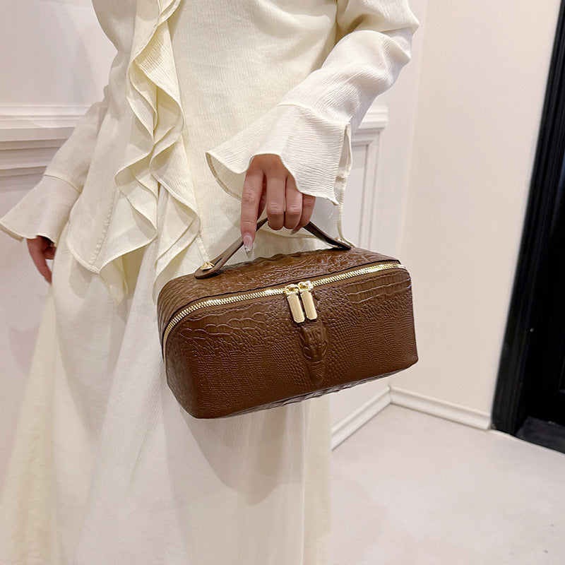 Large Capacity Wind Good-looking Cosmetics Storage Makeup Bag