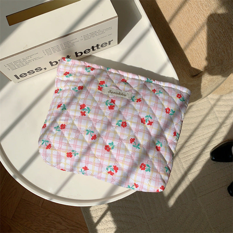 Women's Flower Bear Quilted Liner Clutch Portable Large Cosmetic Bags