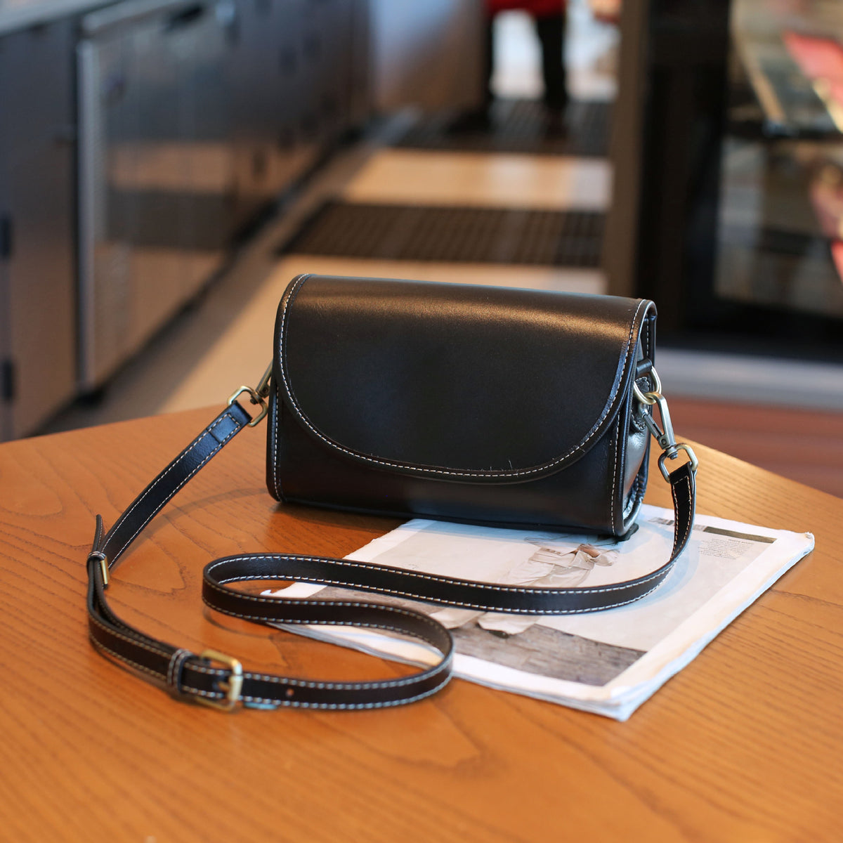 Women's Genuine Leather High-grade Retro First Layer Cowhide Design Commuting Fashion Women's Messenger Bag