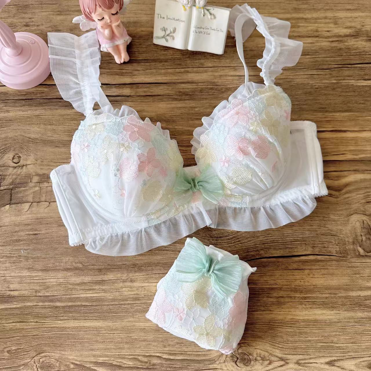 Super Beautiful Sunflower Embroidered Three-color Thin Cup College Lingerie Sets