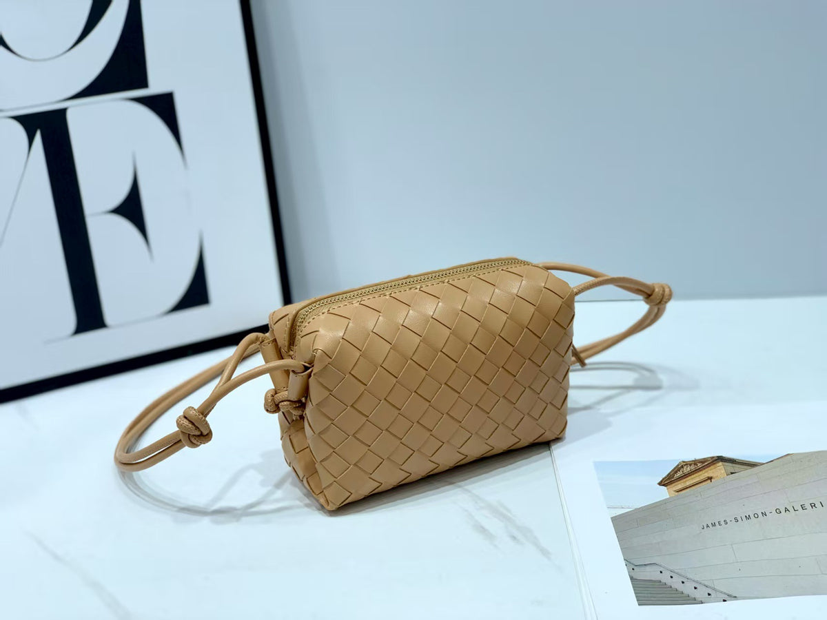 Women's Solid Color Handmade Woven Fashion Fashionable Shoulder Bags