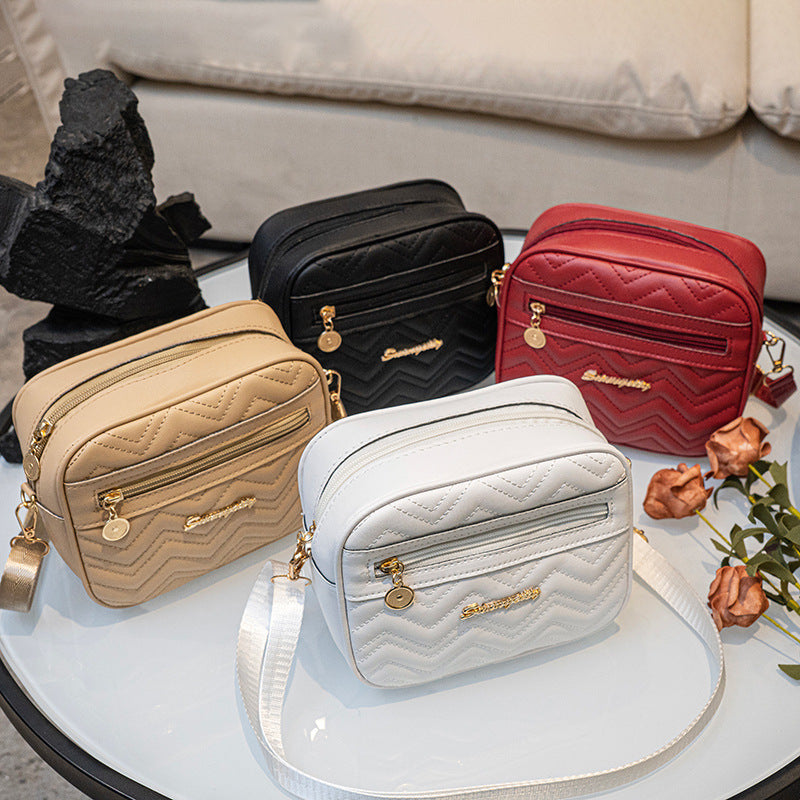 Women's Fashion Simple Wave Pattern Embroidered Bags