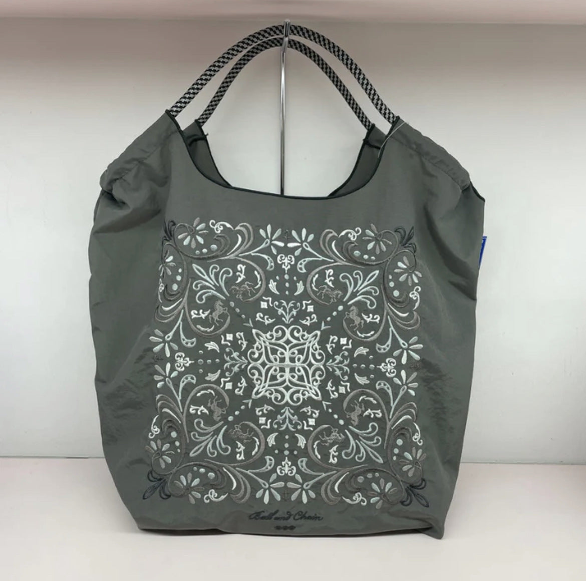 Embroidered Shopping With Flowers Plants On The Upper Body Niche Women's Shoulder Bag