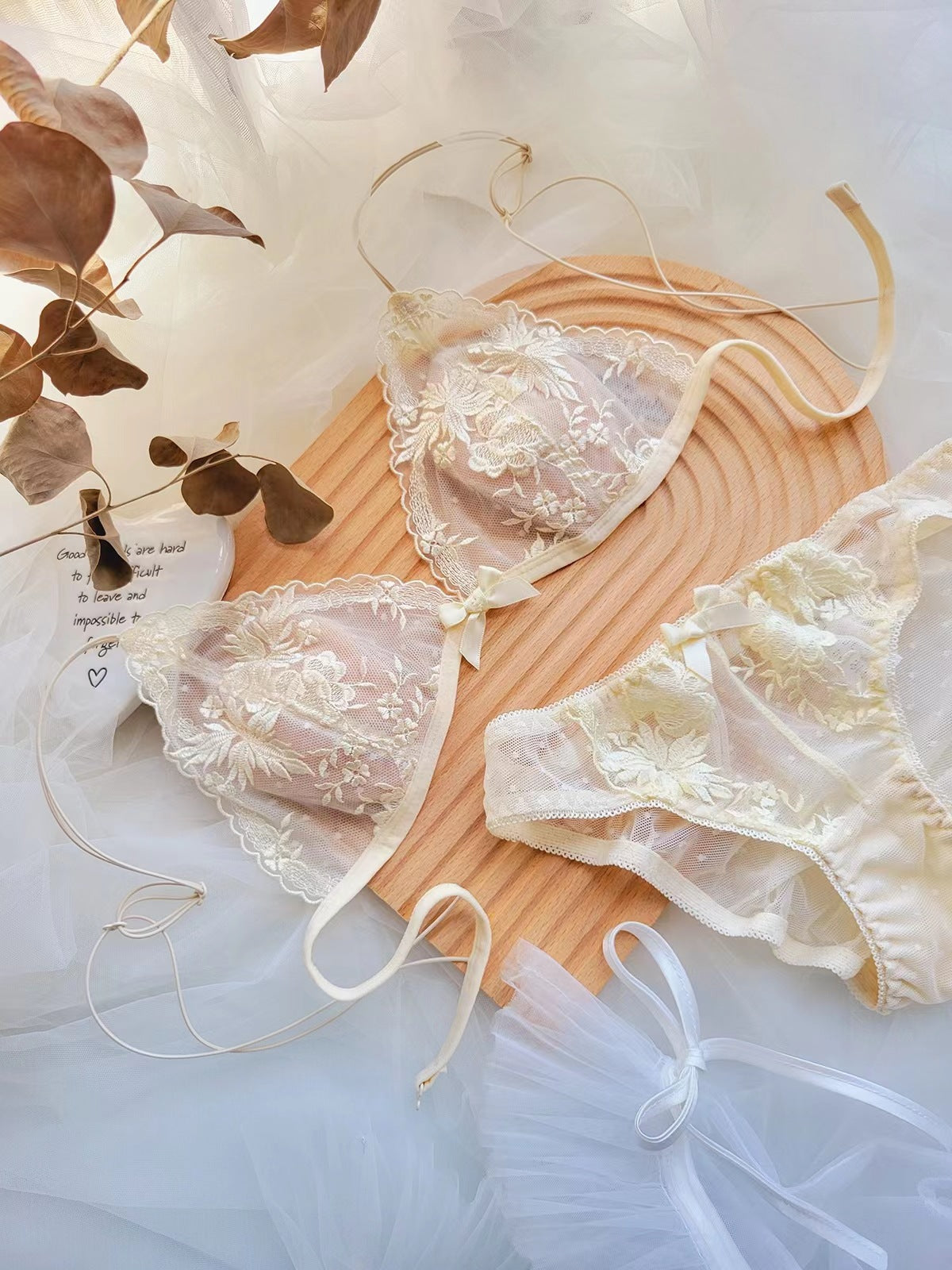 Underwear Beautiful Embroidered Lace Without Steel Ring Hollow Lingerie Sets