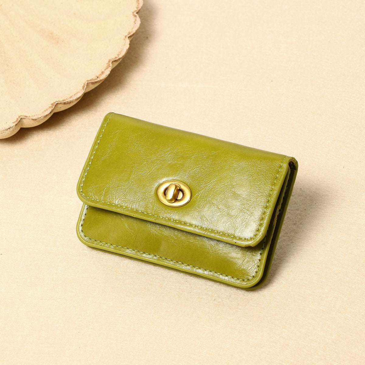 Women's Korean Style Simple Solid Color Retro High Lock