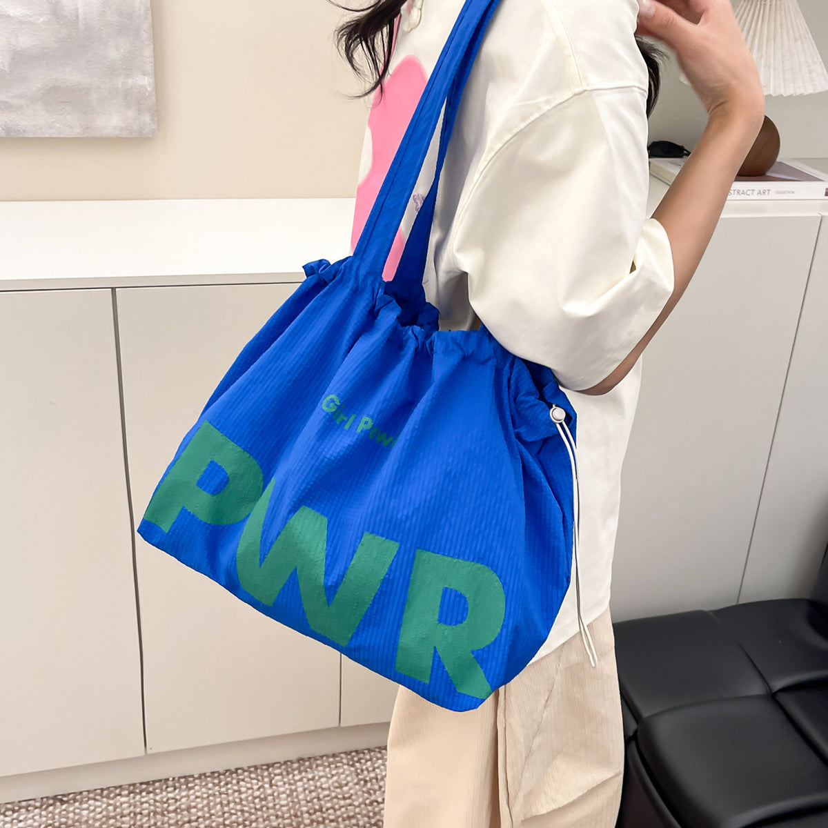 Women's Large Capacity Drawstring Letter Printed Retro Women's Shoulder Bag