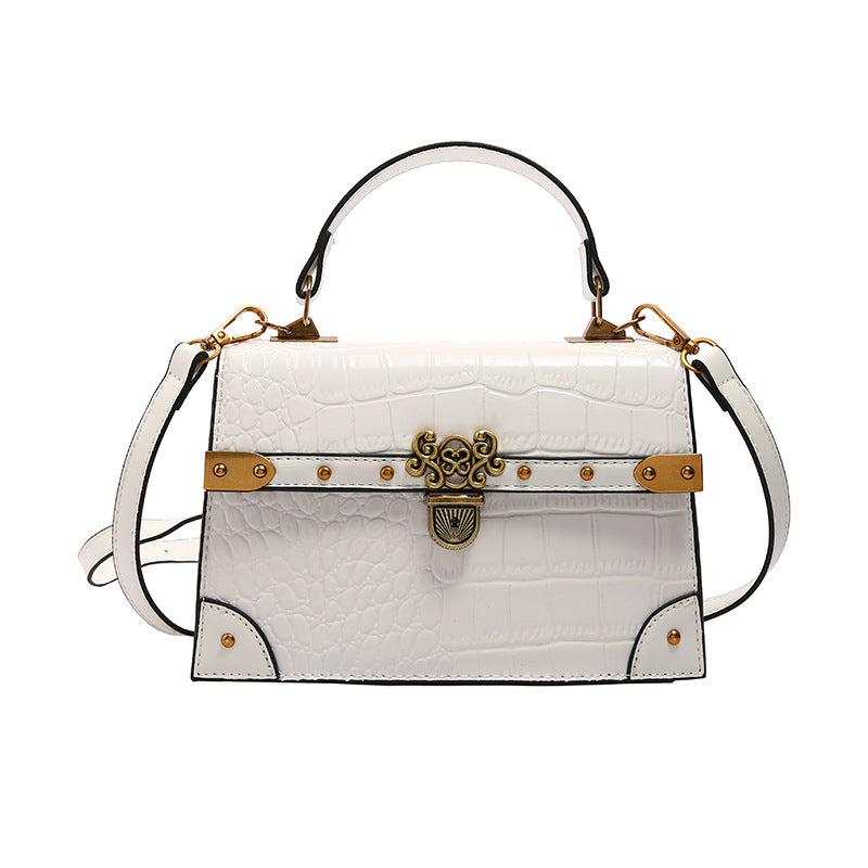 Comfortable Women's Vintage Crocodile Pattern Rivet Women's Messenger Bag