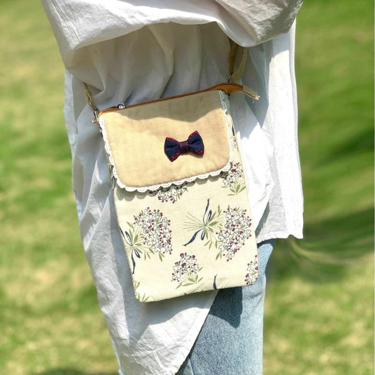 Creative Zipper Mobile Large Capacity Fresh Women's Messenger Bag