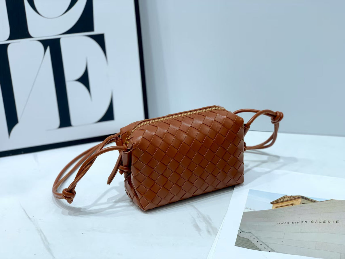 Women's Solid Color Handmade Woven Fashion Fashionable Shoulder Bags