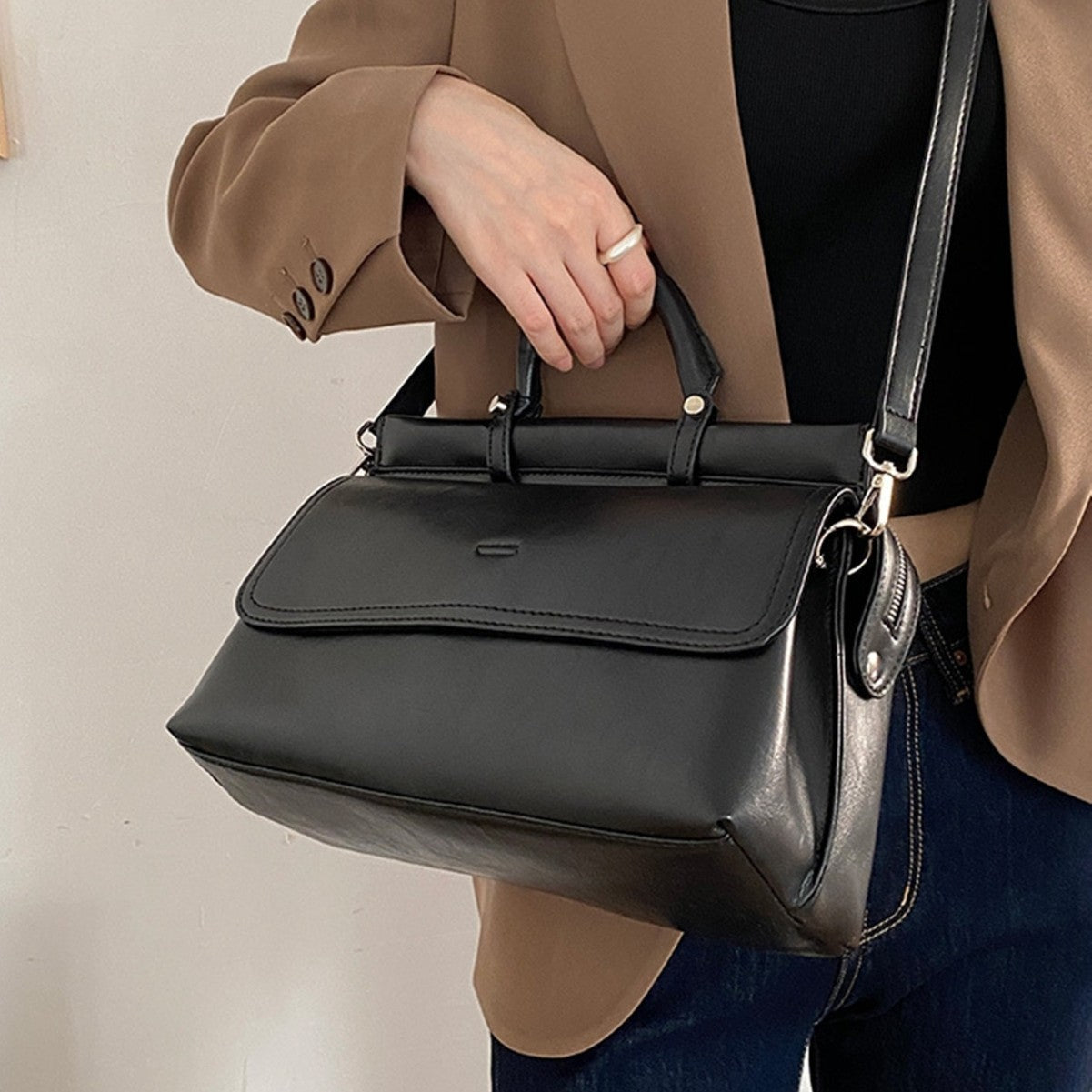 Women's Retro Commuter Large Capacity Textured Portable Shoulder Bags