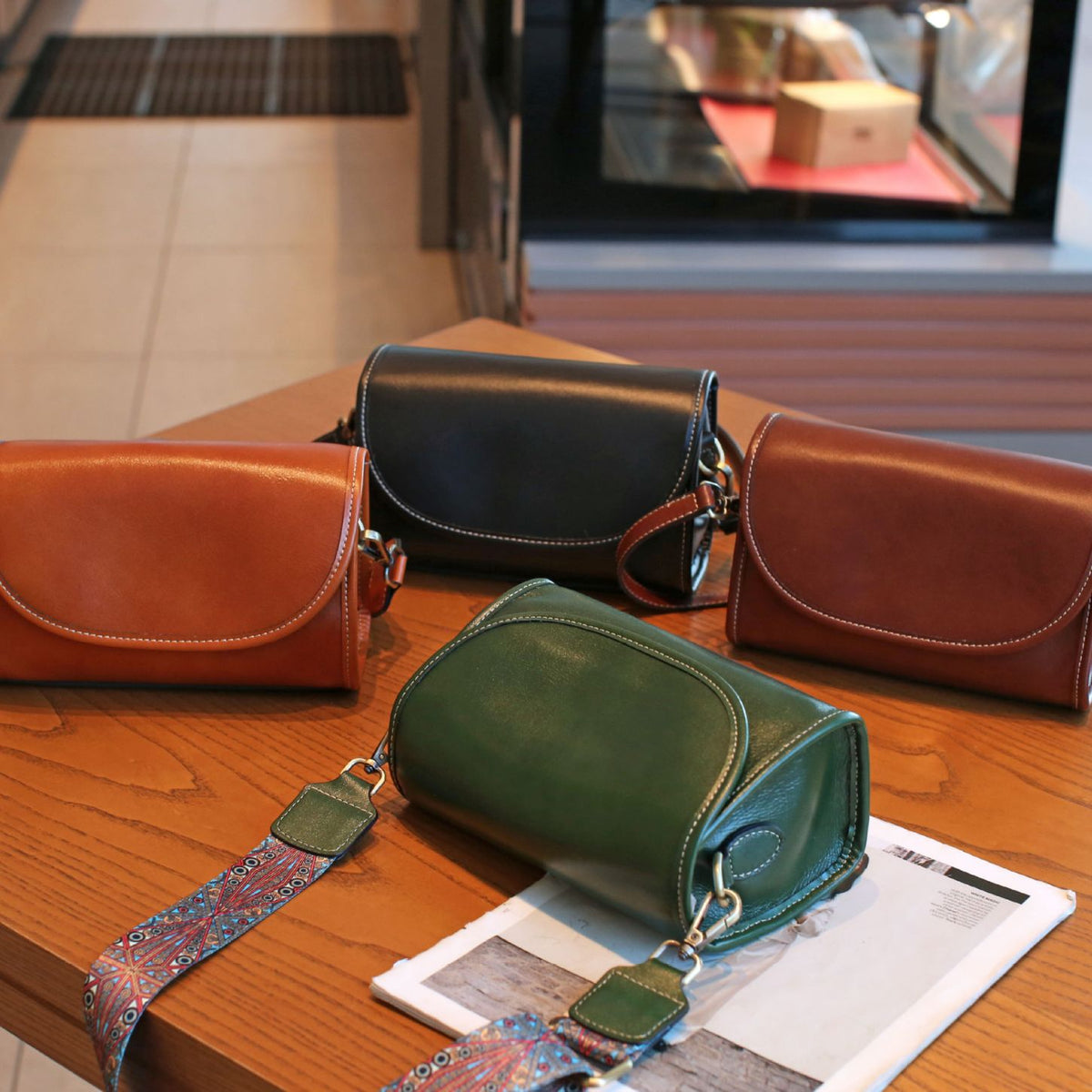 Women's Vegetable Tanned Leather Cowhide Shell Simple Women's Shoulder Bag
