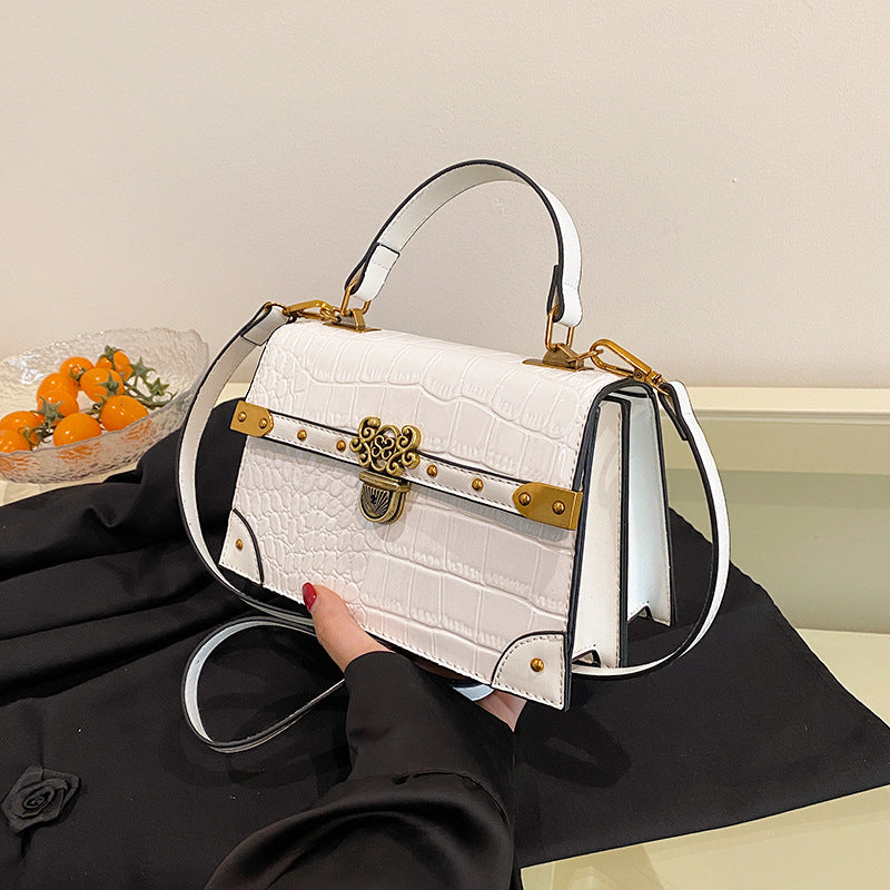 Comfortable Women's Vintage Crocodile Pattern Rivet Women's Messenger Bag