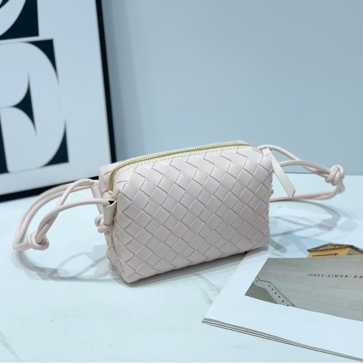 Women's Solid Color Handmade Woven Fashion Fashionable Shoulder Bags