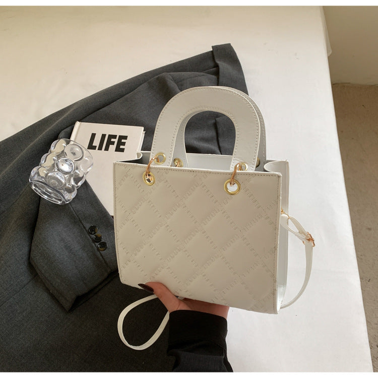Women's Capacity Fashionable Stylish Texture Indentation Diamond Fashion Contrast Color Handbags