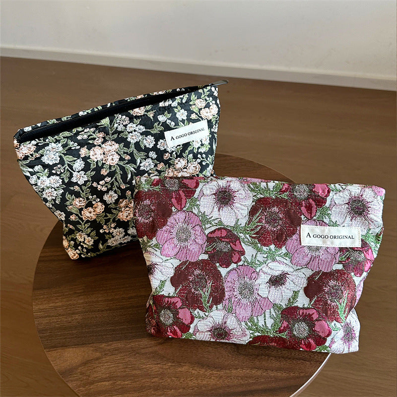 High-grade Artistic Jacquard Lady's Flower Clutch Good-looking Portable Makeup Bag