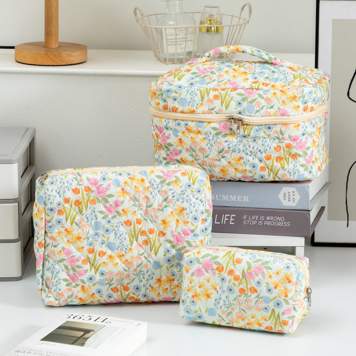 Simple Cute Portable Floral Wash Quilted Makeup Bag