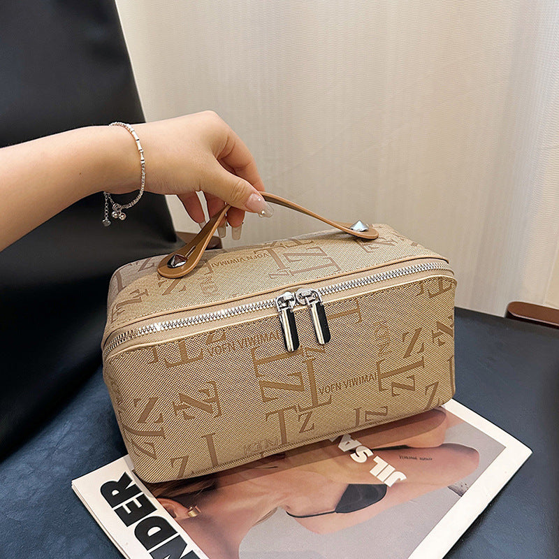 Retro Large Capacity Leather Tile Storage Portable Makeup Bag