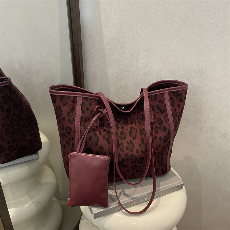 Women's Deerskin Veet Large Capacity Stylish Textured Retro Cool Women's Shoulder Bag