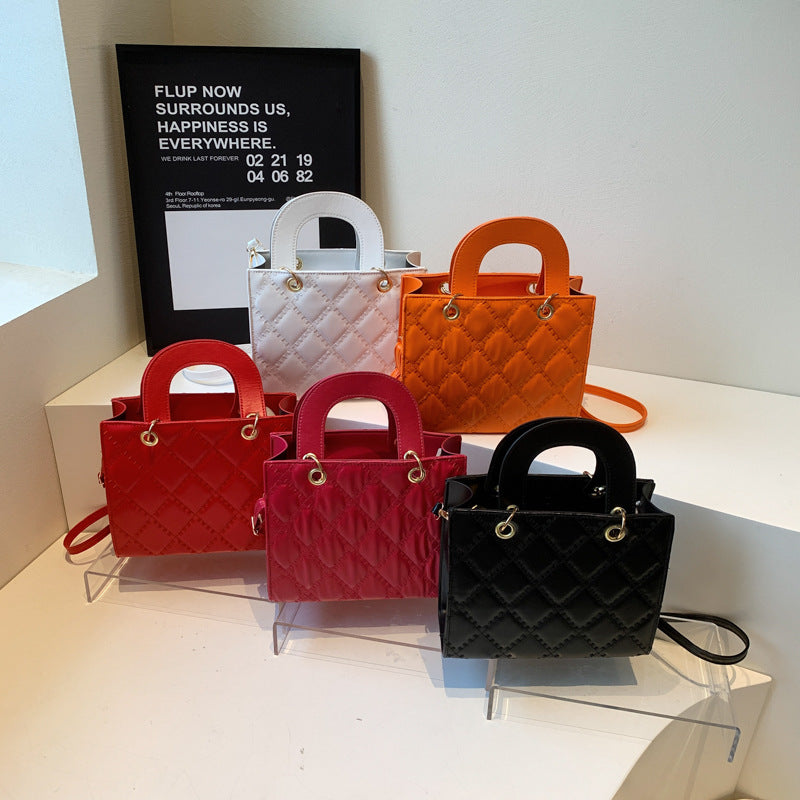 Women's Capacity Fashionable Stylish Texture Indentation Diamond Fashion Contrast Color Handbags