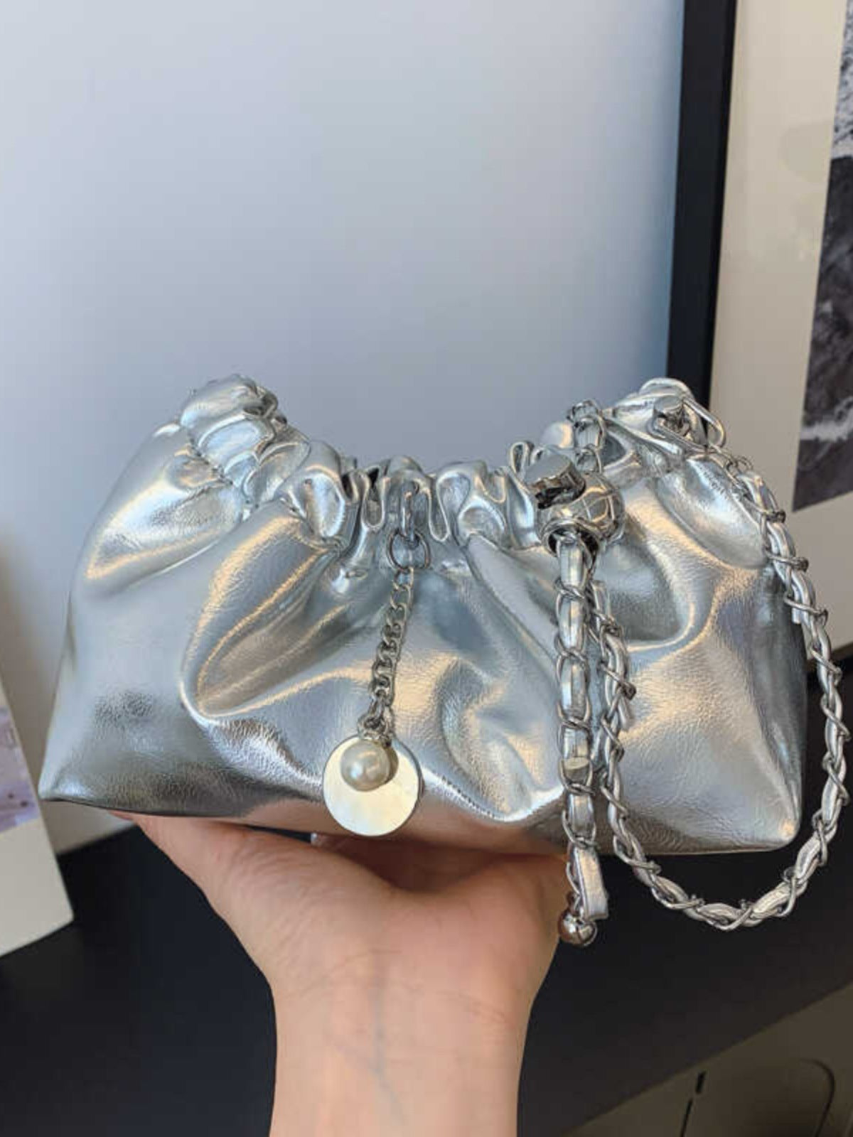 Design High-grade Pleated Cloud Fashion Large Capacity Women's Messenger Bag