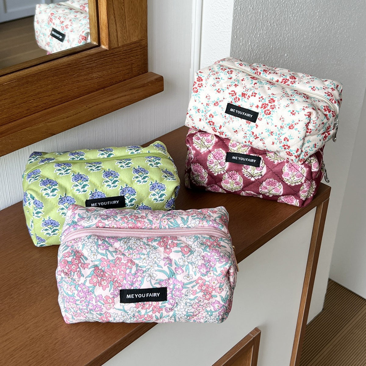 Fresh Good-looking Large Capacity Storage Convenient Makeup Bag