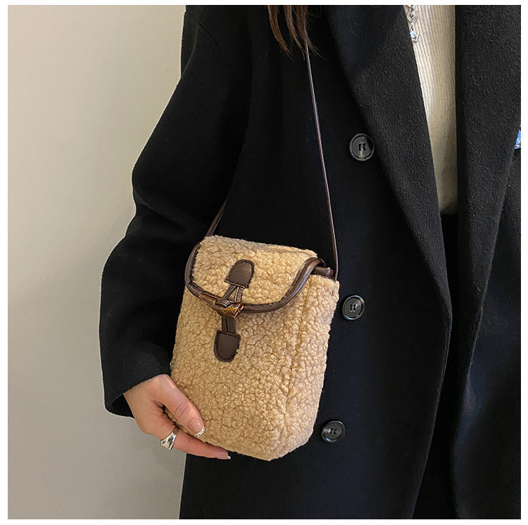 Women's Solid Color Fur Contrast Minimalist Retro Women's Shoulder Bag