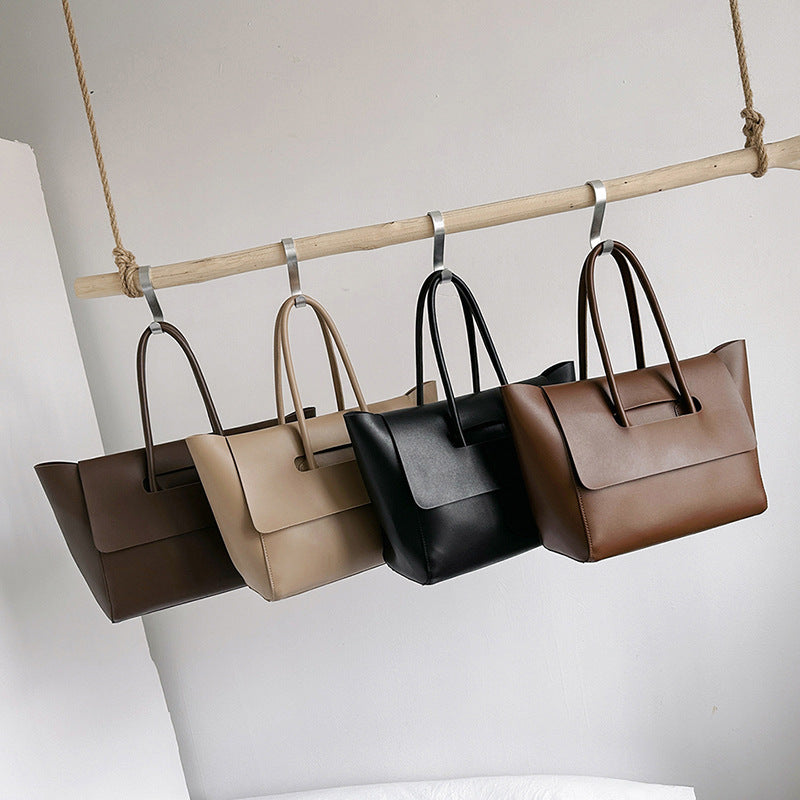 Women's Korean Style Large Capacity Retro Commuter Handbags