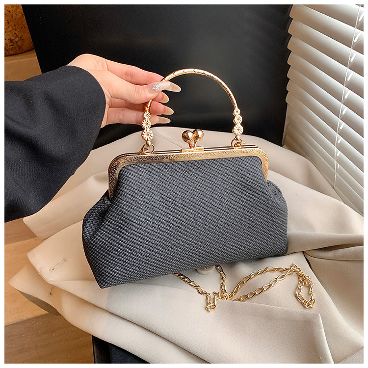 Women's Button Shell-shaped Woven Pattern Fashion Chain Bags
