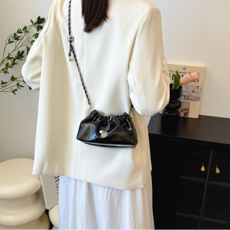 Design High-grade Pleated Cloud Fashion Large Capacity Women's Messenger Bag