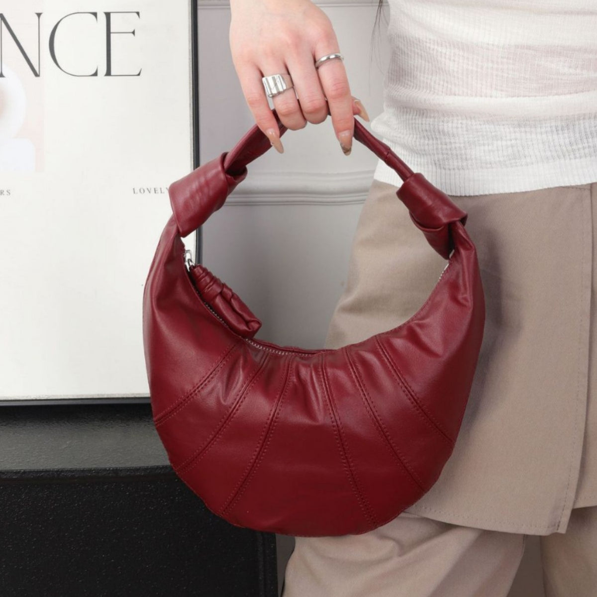 Women's Cowhide Horn Versatile Dumpling Shell Fashion Classical Handbags