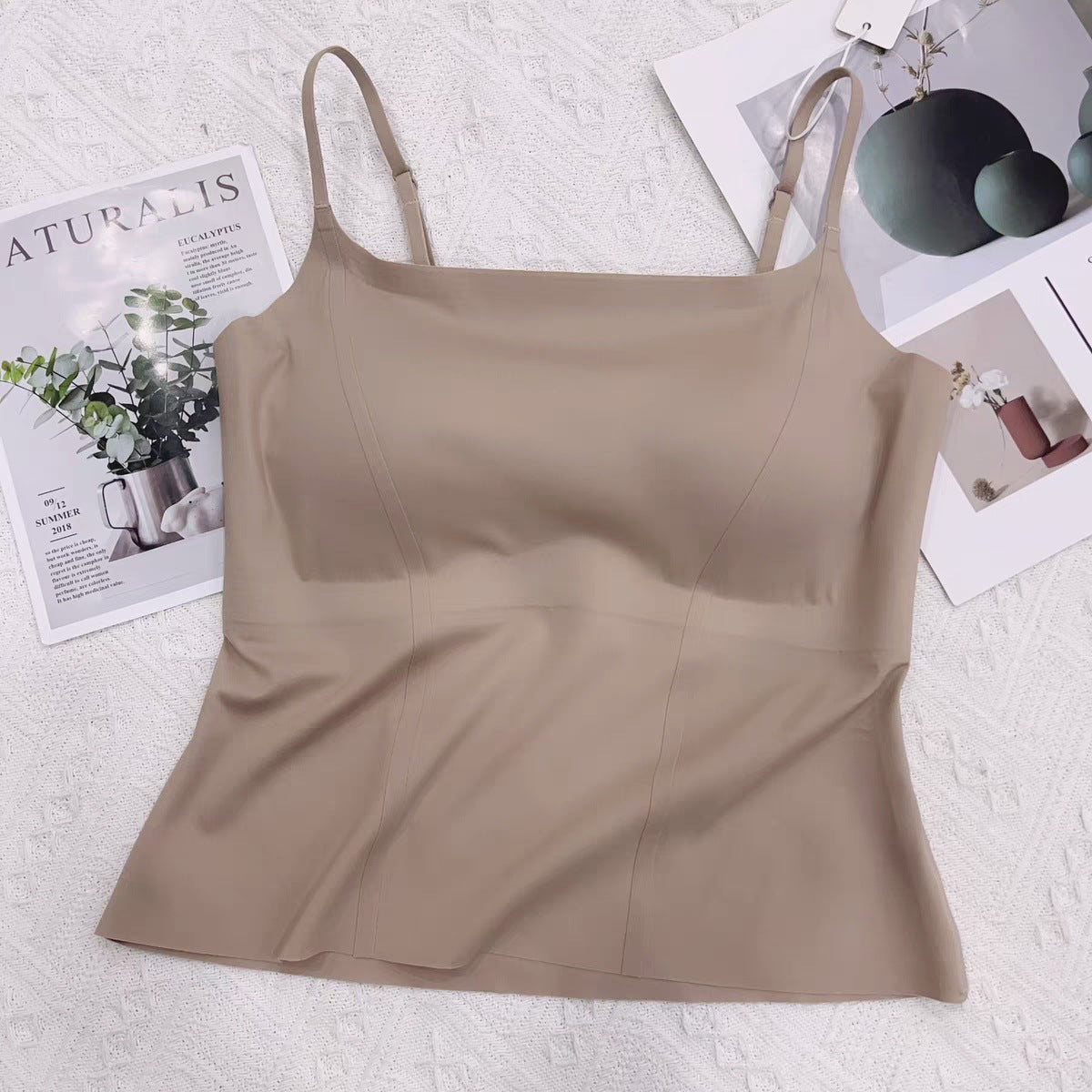 Women's Seamless Stitching Design Fashionable Integrated Camisole With Chest Pad Tanks Camis