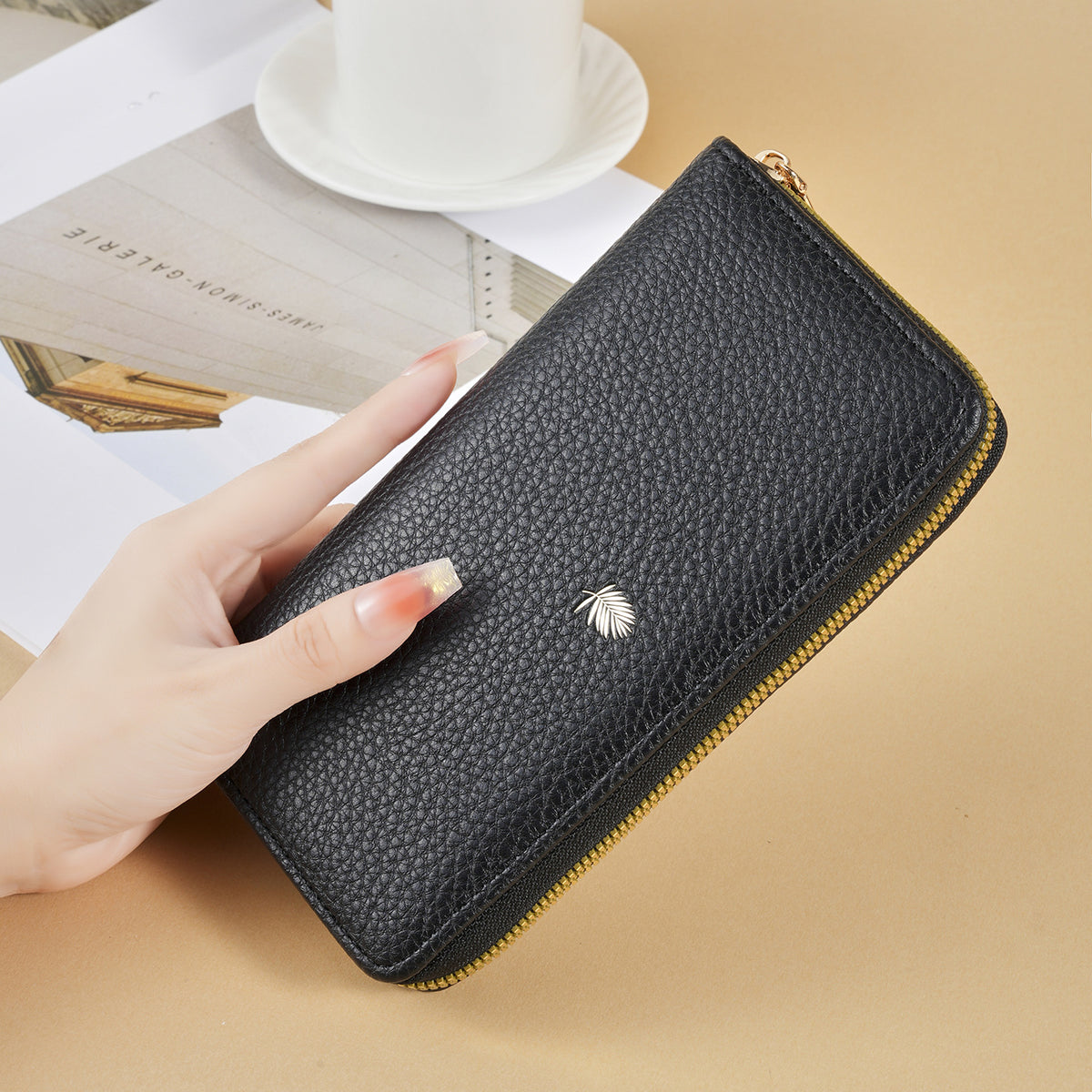 Women's Lychee Pattern Solid Color Fashion Simple Large Capacity Ladies Wallet