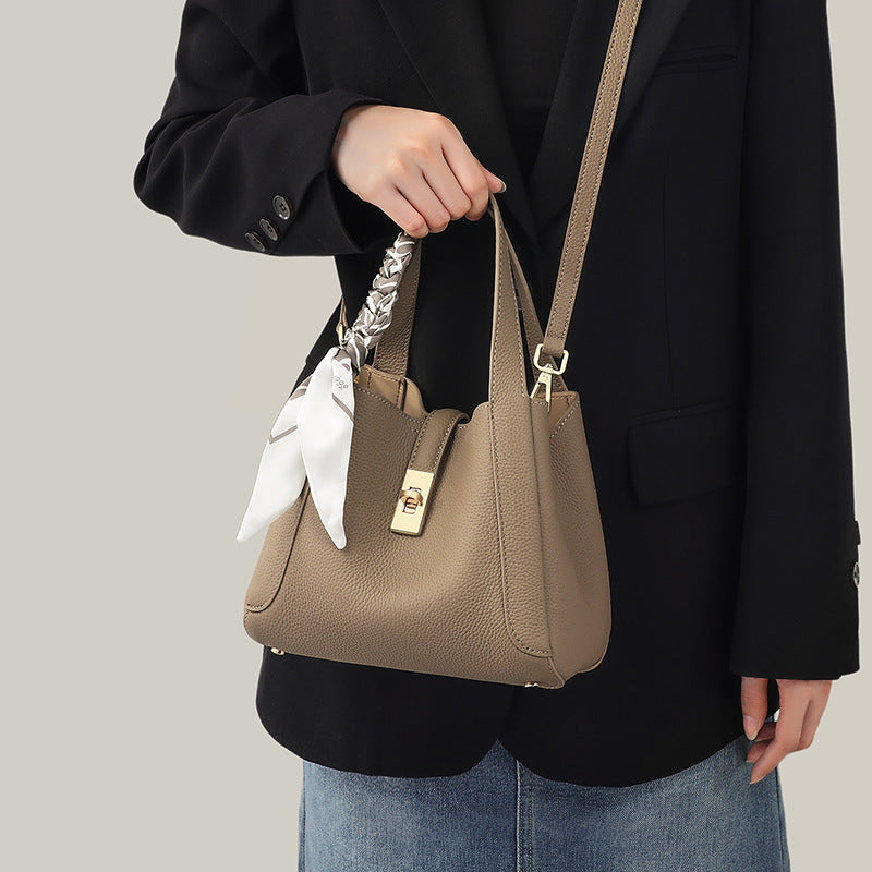 Trendy Women's Classic Portable Vegetable Basket Women's Messenger Bag