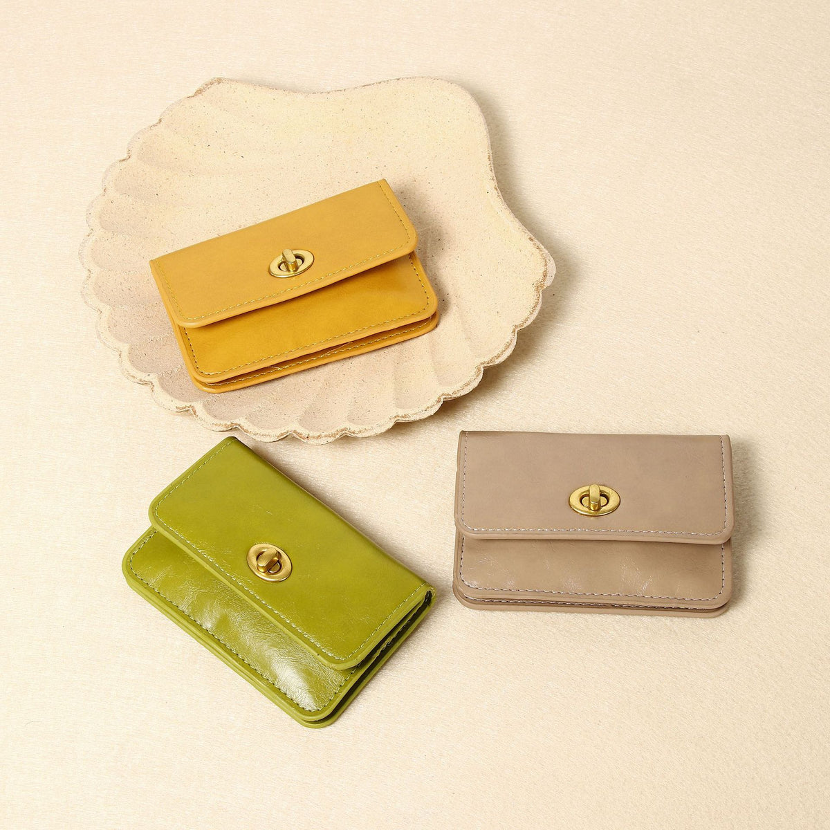 Women's Korean Style Simple Solid Color Retro High Lock