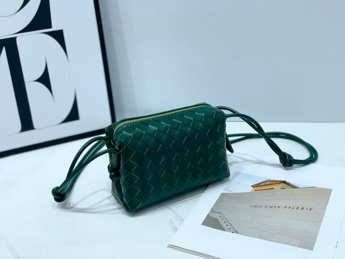 Women's Solid Color Handmade Woven Fashion Fashionable Shoulder Bags