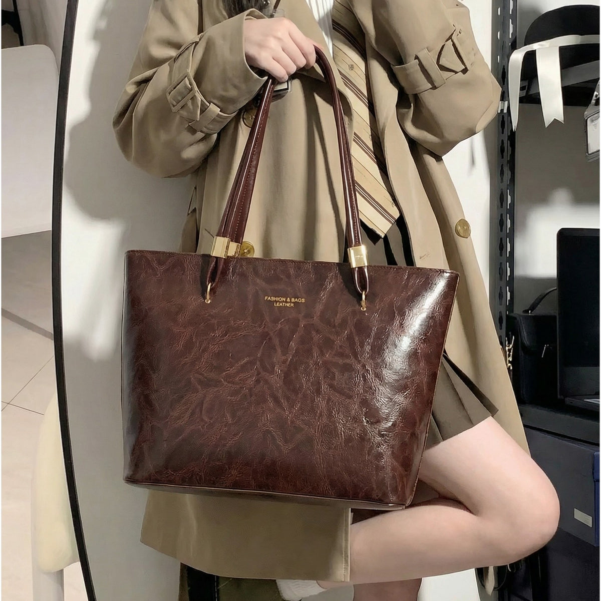 Women's Large Capacity Retro Simple Commuting Western Tote Bags