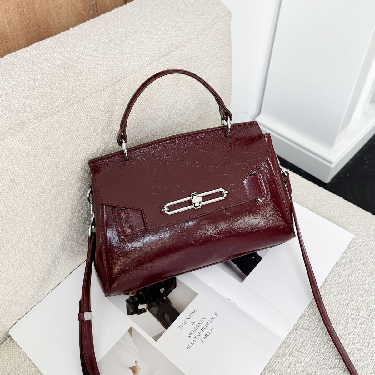 Women's Layer Oil Wax Leather Fashion Elegant Zip Soft Portable Women's Shoulder Bag