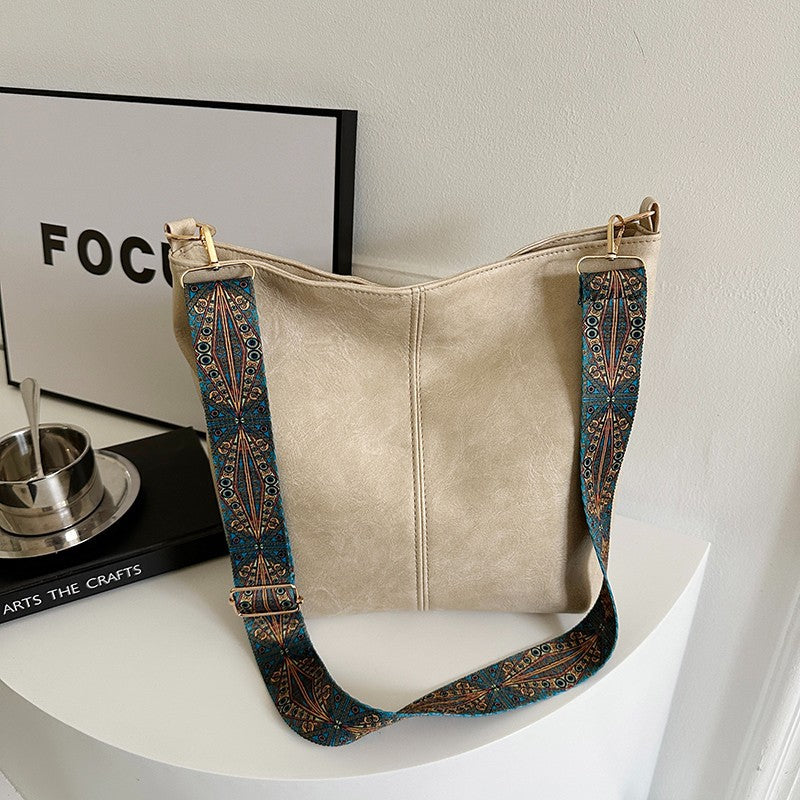 Women's Large Capacity Retro Broadband Advanced Texture Bucket Bags