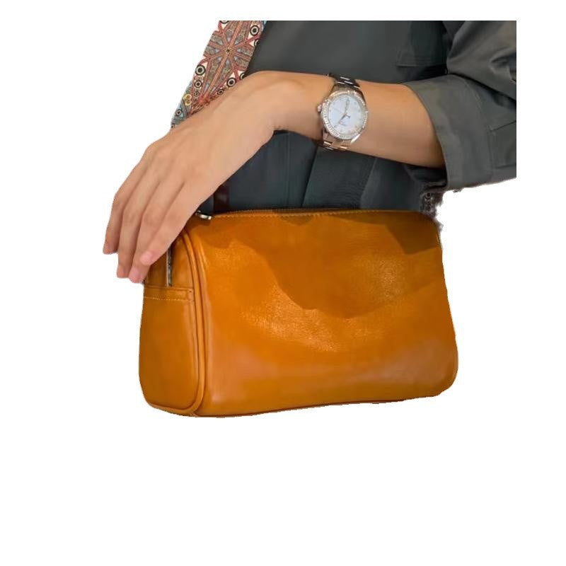 Women's Cowhide Leather Pillow Fashion Retro Wide Strap Women's Shoulder Bag