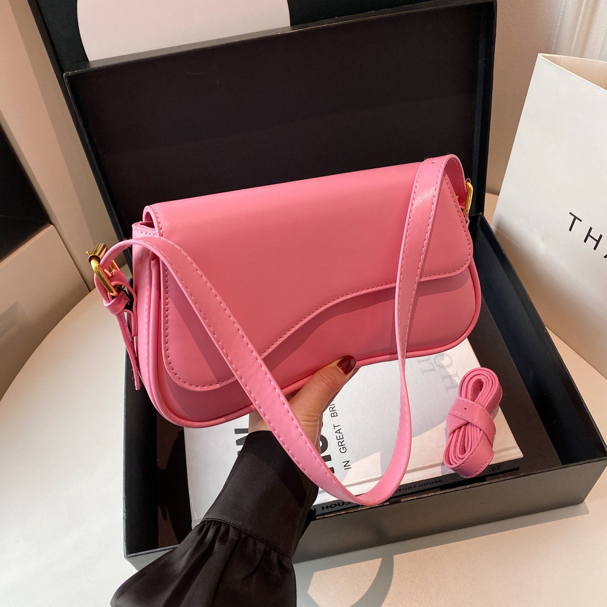 Women's Retro Easy Matching Underarm Niche Commuter Women's Messenger Bag