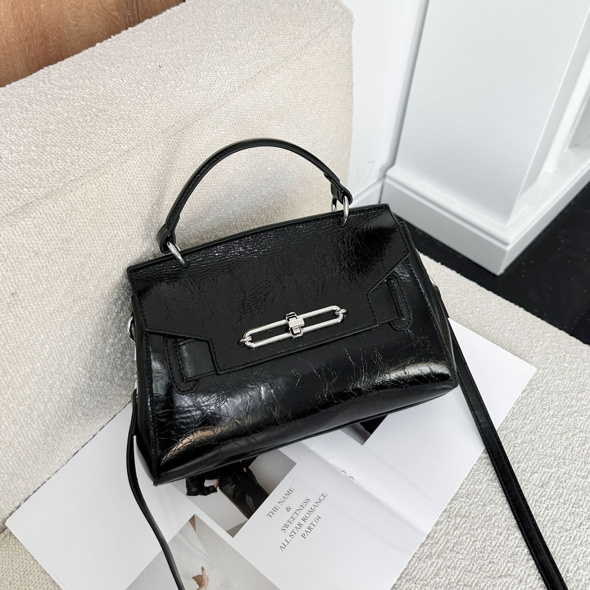 Women's Layer Oil Wax Leather Fashion Elegant Zip Soft Portable Women's Shoulder Bag