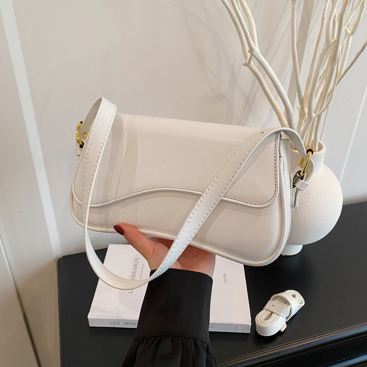 Women's Retro Easy Matching Underarm Niche Commuter Women's Messenger Bag