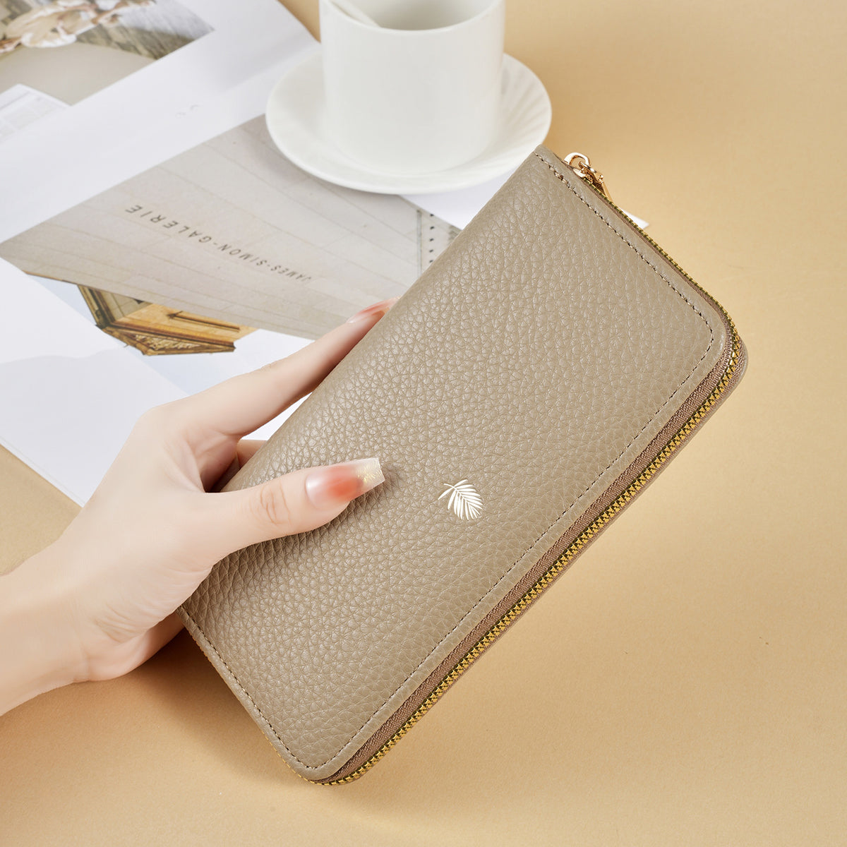 Women's Lychee Pattern Solid Color Fashion Simple Large Capacity Ladies Wallet