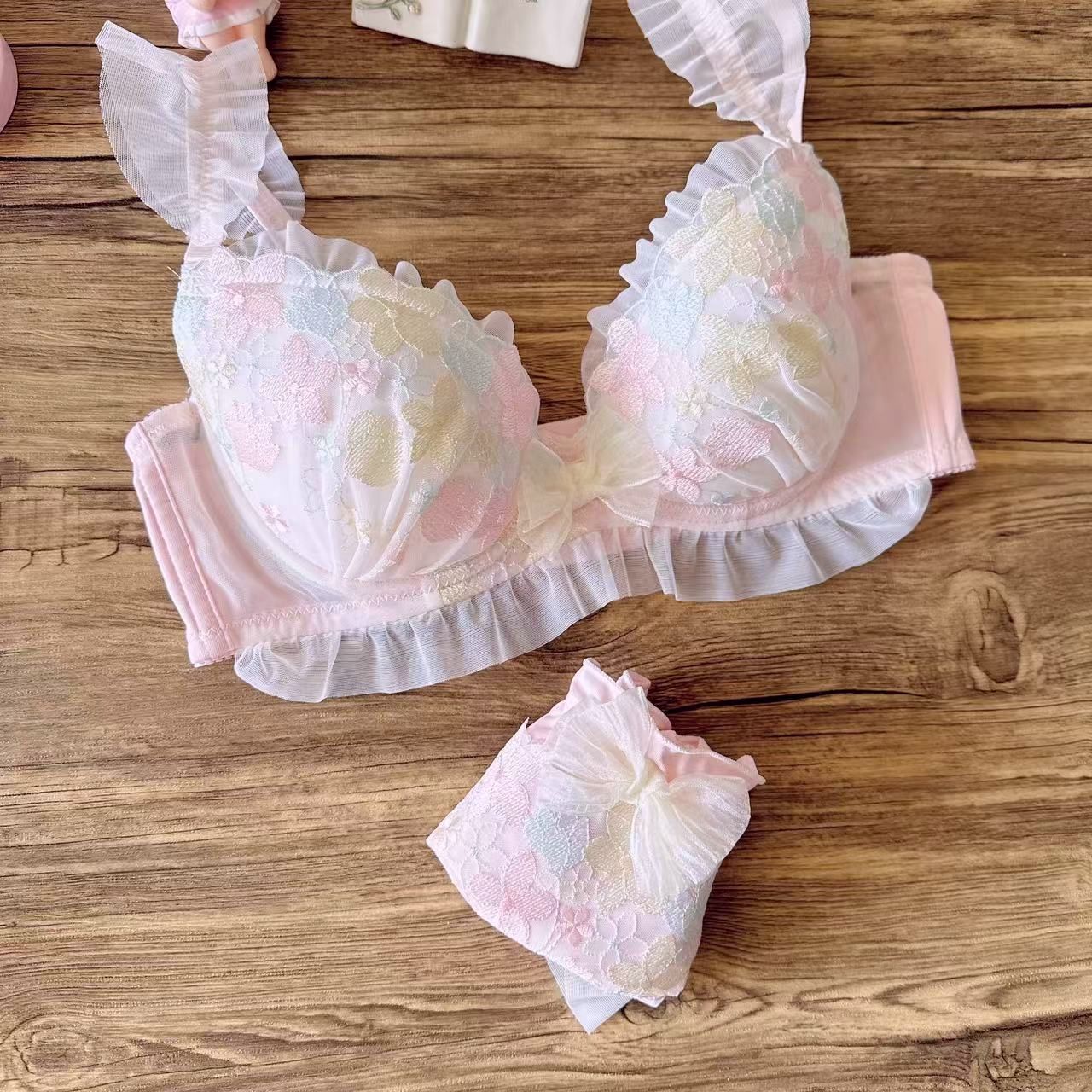 Super Beautiful Sunflower Embroidered Three-color Thin Cup College Lingerie Sets