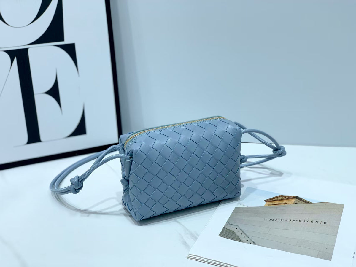 Women's Solid Color Handmade Woven Fashion Fashionable Shoulder Bags