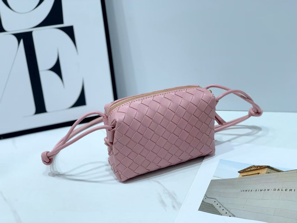 Women's Solid Color Handmade Woven Fashion Fashionable Shoulder Bags