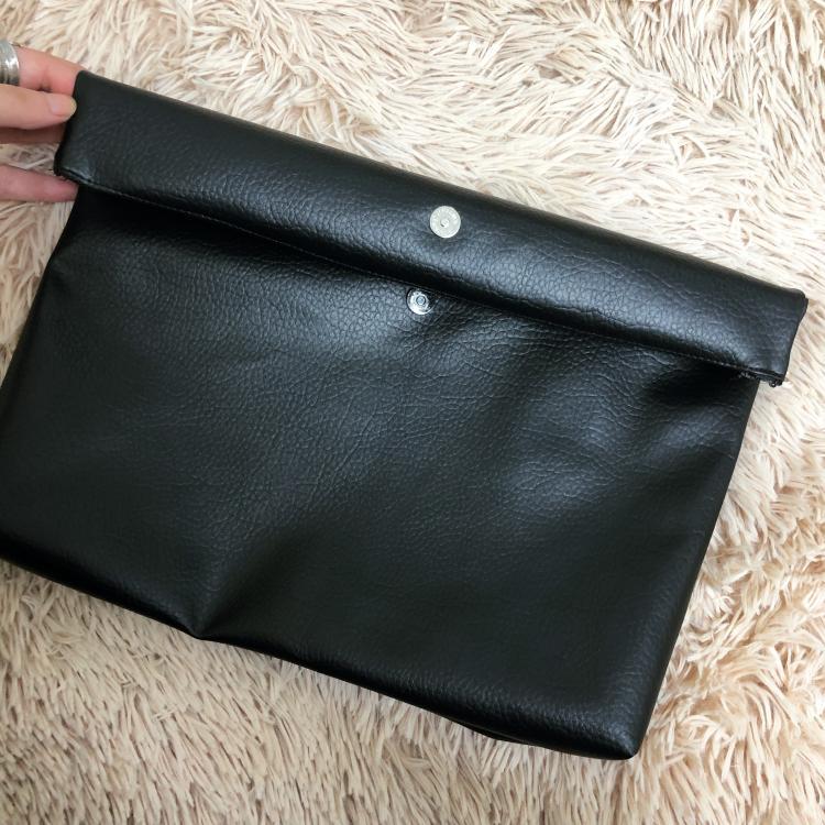 Women's Dark Simple Leather Curling Retro Artistic Handbags